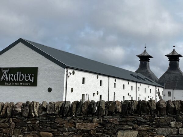 Ardbeg 10 years old Islay Single Malt Scotch Whisky. - Image 2